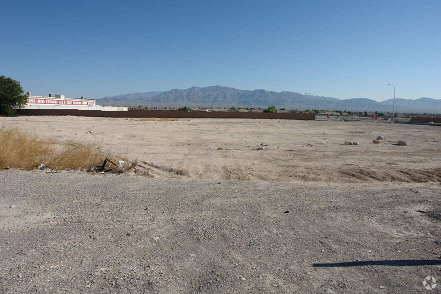 W Craig Rd, North Las Vegas, NV for rent - Primary Photo - Image 3 of 3