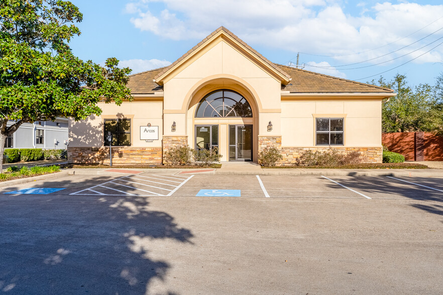 4714 Riverstone Blvd, Missouri City, TX for rent - Primary Photo - Image 1 of 34