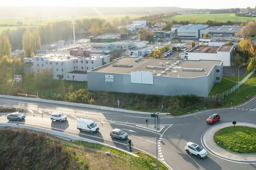 Light Industrial in Baillet-en-France to rent - Aerial - Image 3 of 3