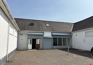 36-36A Talbot Rd, Pontyclun to rent Building Photo- Image 2 of 5