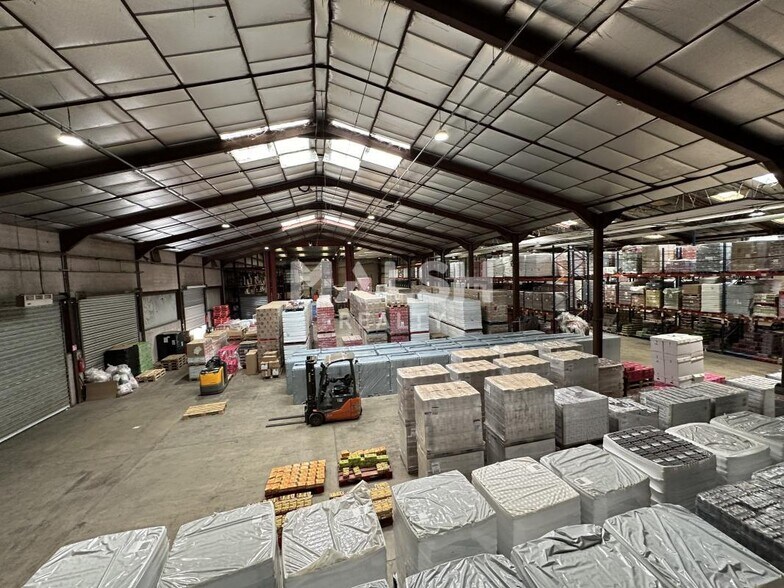 Light Industrial in Châteauvilain to rent - Interior Photo - Image 2 of 22