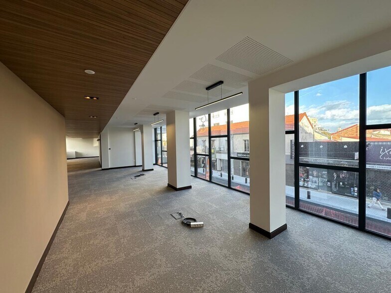 Office in Saint-Maur-des-Fossés to rent - Interior Photo - Image 2 of 17
