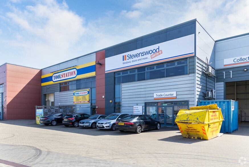 Quadrant Ct, Greenhithe to rent - Building Photo - Image 3 of 4