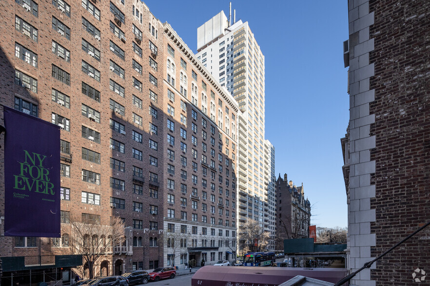 27 W 72nd St, New York, NY for sale - Building Photo - Image 2 of 3