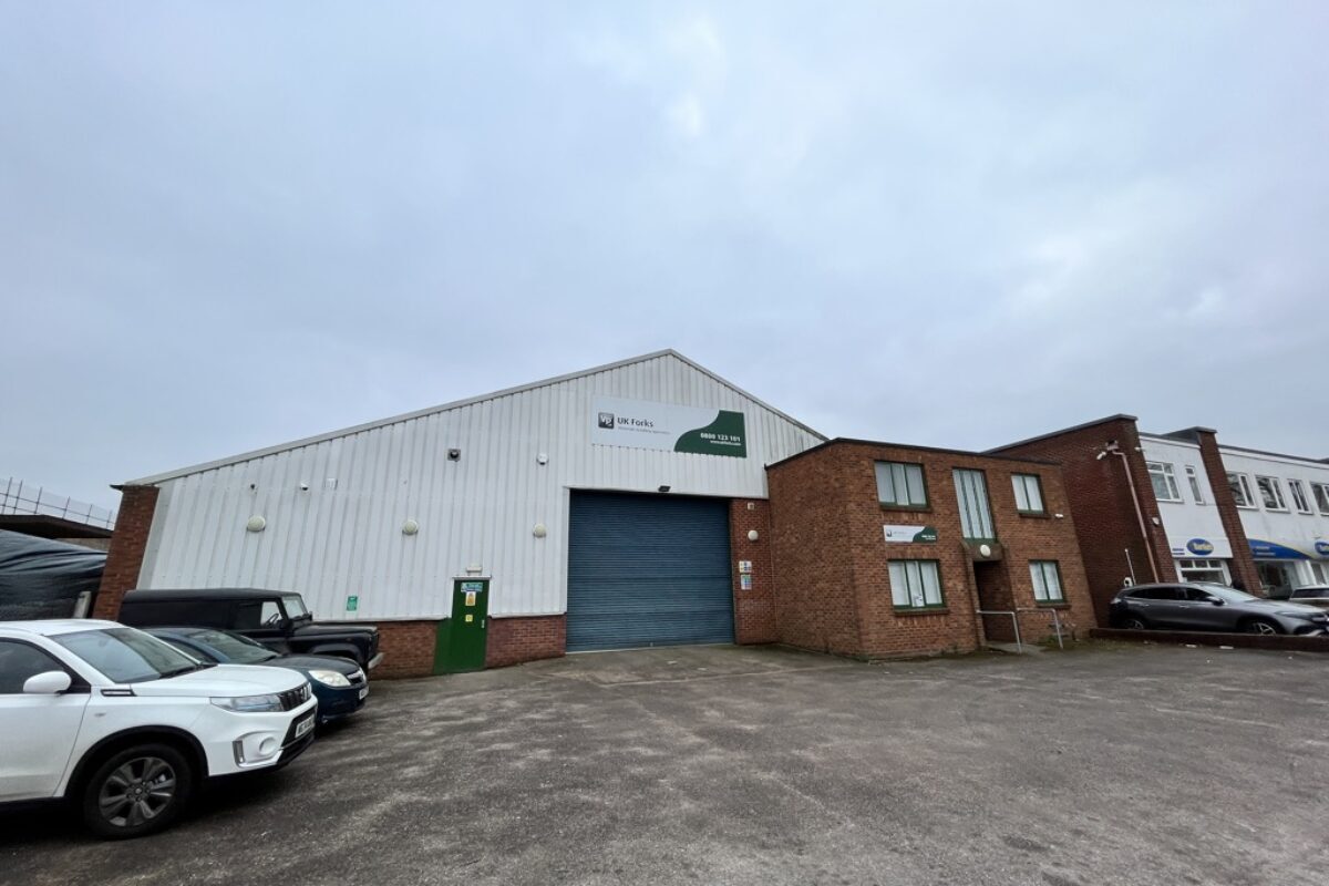 41 Marsh Green Rd, Exeter to rent Building Photo- Image 1 of 3