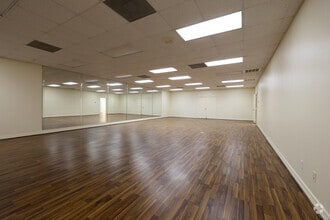 6743 Theall Rd, Houston, TX to rent Building Photo- Image 2 of 4