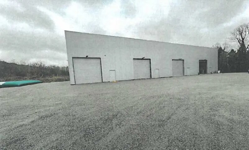 Location Local d'activités 200 m² - Photo 1