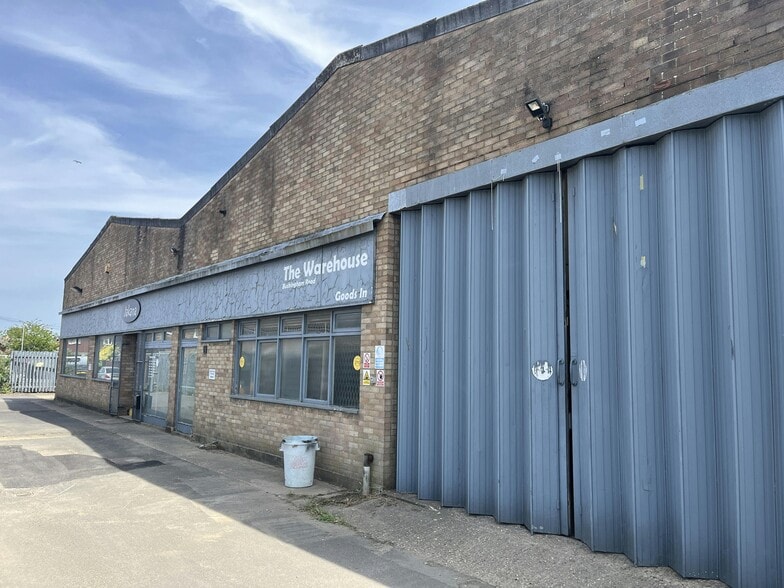 Buckingham Rd, Aylesbury to rent - Building Photo - Image 1 of 23