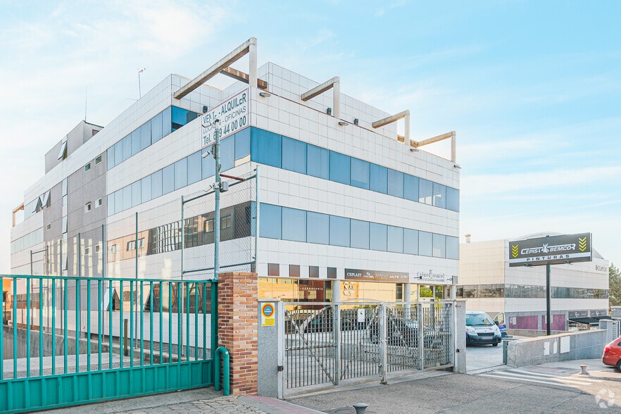 Calle Granja, Alcobendas, Madrid for sale - Building Photo - Image 2 of 3