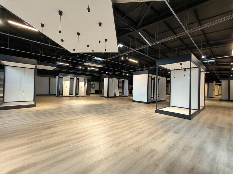 Retail in Herblay-sur-Seine to rent - Interior Photo - Image 3 of 8