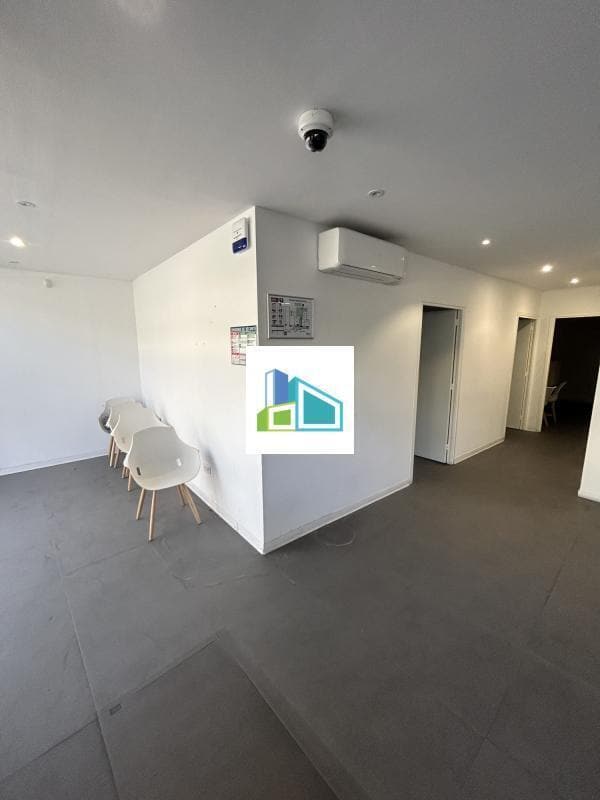 Retail in Marseille to rent Interior Photo- Image 1 of 14