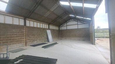 Northampton Rd, Stoke Goldington to rent Interior Photo- Image 1 of 2