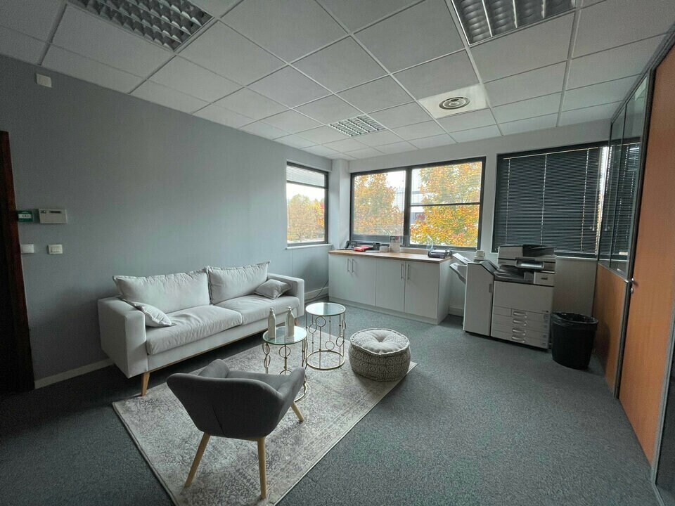 Office in Limonest for sale Interior Photo- Image 1 of 7