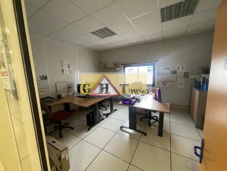Industrial in Choisy-le-Roi to rent - Interior Photo - Image 2 of 5