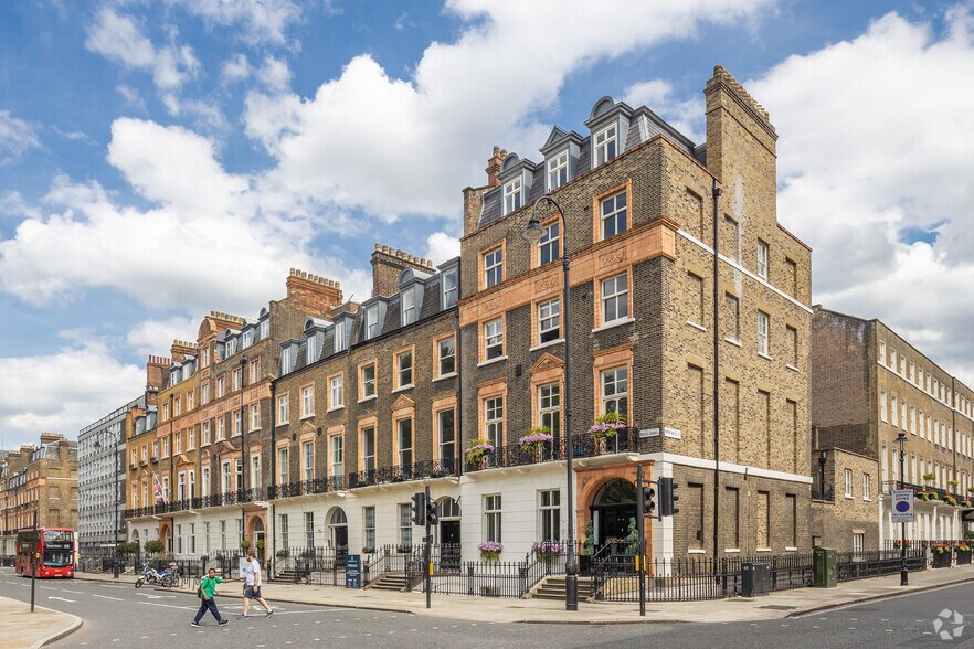 44 Russell Sq, London to rent - Primary Photo - Image 1 of 3