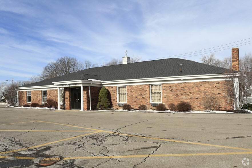 34586 Lake Shore Blvd, Eastlake, OH for sale - Primary Photo - Image 1 of 1