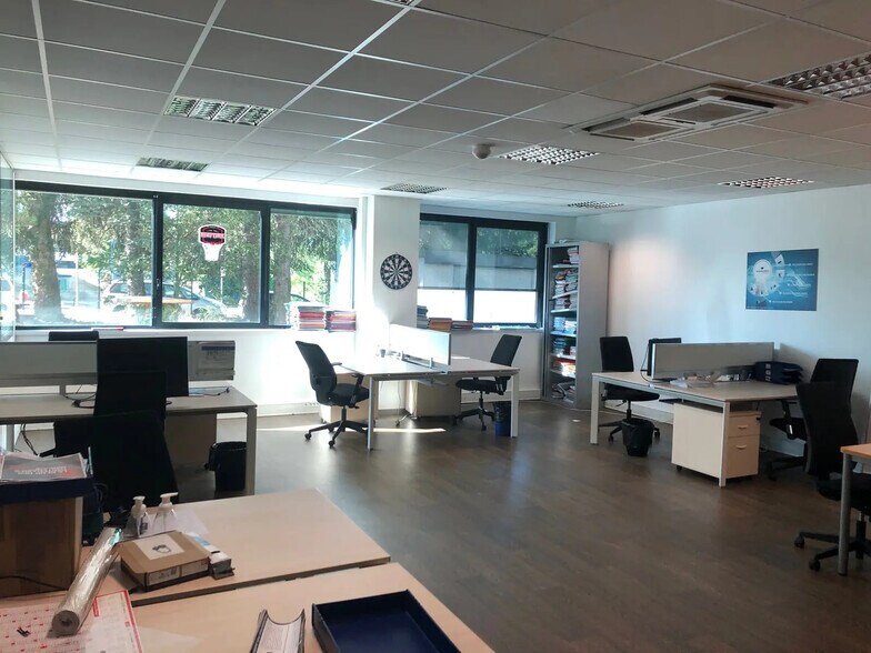 De L, Champagne-au-Mont-d'Or to rent - Interior Photo - Image 3 of 7