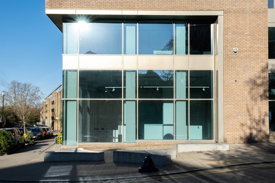 Goodwood Road, London to rent - Building Photo - Image 2 of 8