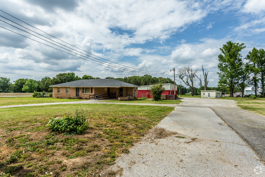 1745 Airways Blvd, Jackson, TN for sale - Primary Photo - Image 1 of 1