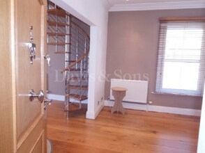 126 Caerleon Rd, Newport to rent Interior Photo- Image 2 of 5