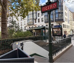 Retail in Paris to rent Interior Photo- Image 1 of 2