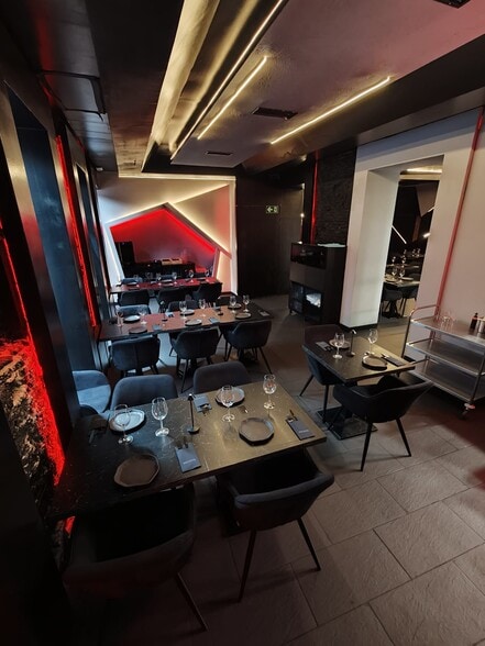 Retail in Madrid, Madrid to rent - Building Photo - Image 3 of 9