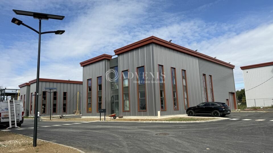 Light Industrial in Serris to rent - Building Photo - Image 3 of 8