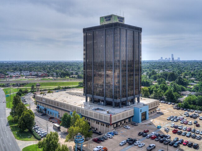 More details for 1900 NW Expressway, Oklahoma City, OK - Mixed-use to Rent