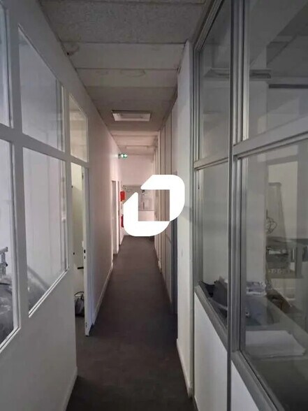 Office in Rueil-Malmaison to rent - Building Photo - Image 2 of 24