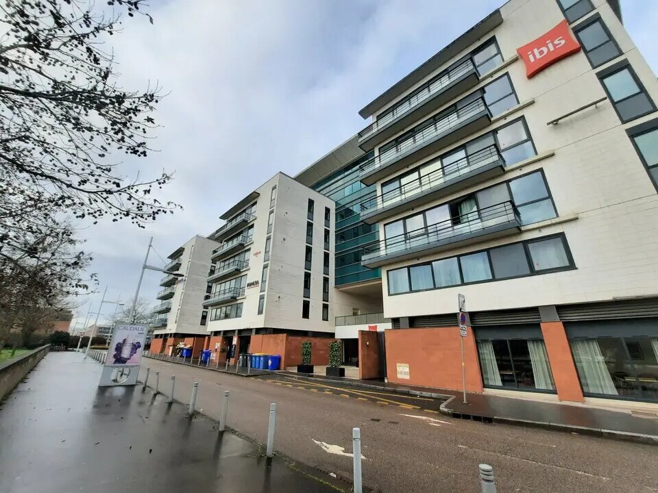 Office in Rouen to rent Building Photo- Image 1 of 12