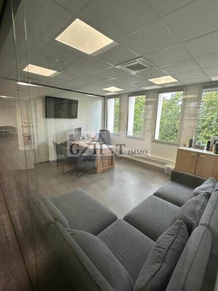Office in Charenton-le-Pont to rent - Interior Photo - Image 1 of 2
