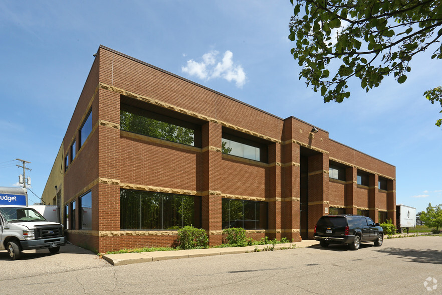 39101-39105 Webb Dr, Westland, MI for rent - Building Photo - Image 1 of 7