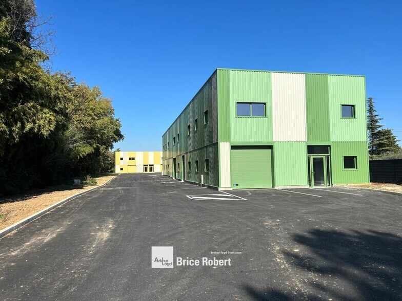 Light Industrial in Saint Genis Laval to rent - Building Photo - Image 1 of 6