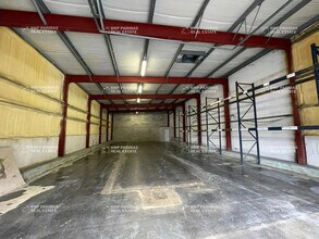 Industrial in Aulnay-sur-Mauldre for sale Interior Photo- Image 2 of 3