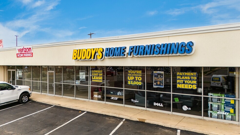 600-612 E Main St, Uvalde, TX to rent - Building Photo - Image 2 of 18