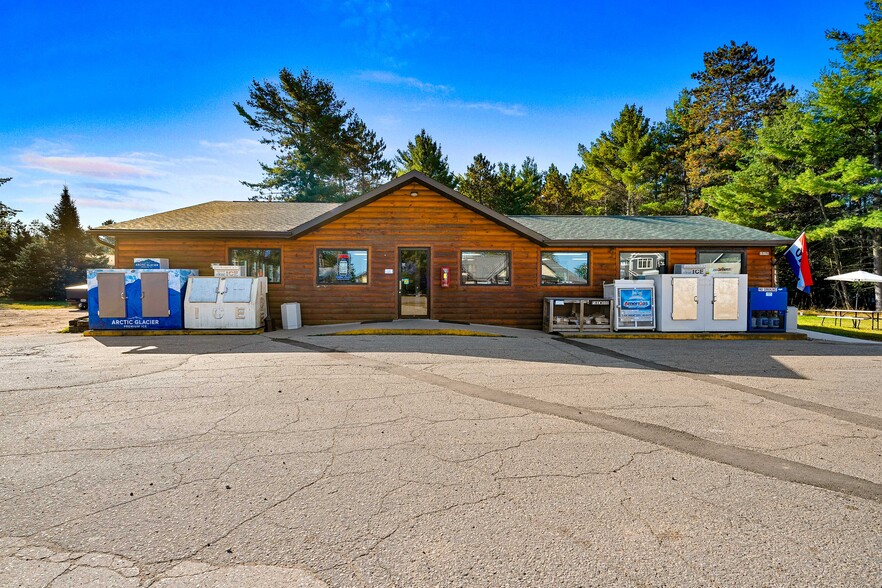 15376 County Highway W, Crivitz, WI for sale - Primary Photo - Image 1 of 58