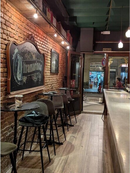 Retail in Barcelona, Barcelona to rent - Interior Photo - Image 1 of 3