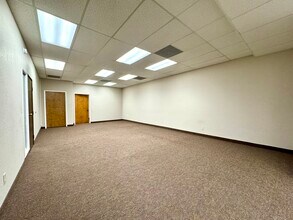 1890 Park Marina Dr, Redding, CA to rent Interior Photo- Image 1 of 4