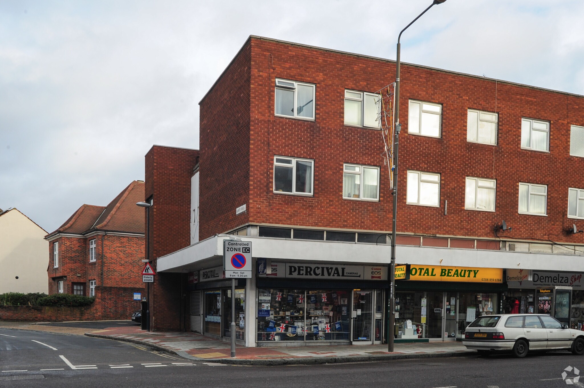 207 Eltham High St, London for sale Primary Photo- Image 1 of 1