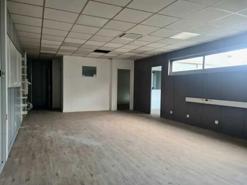 Office in Gentilly to rent - Interior Photo - Image 3 of 9