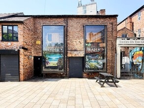 7-8 Goose Green, Altrincham to rent Building Photo- Image 1 of 2