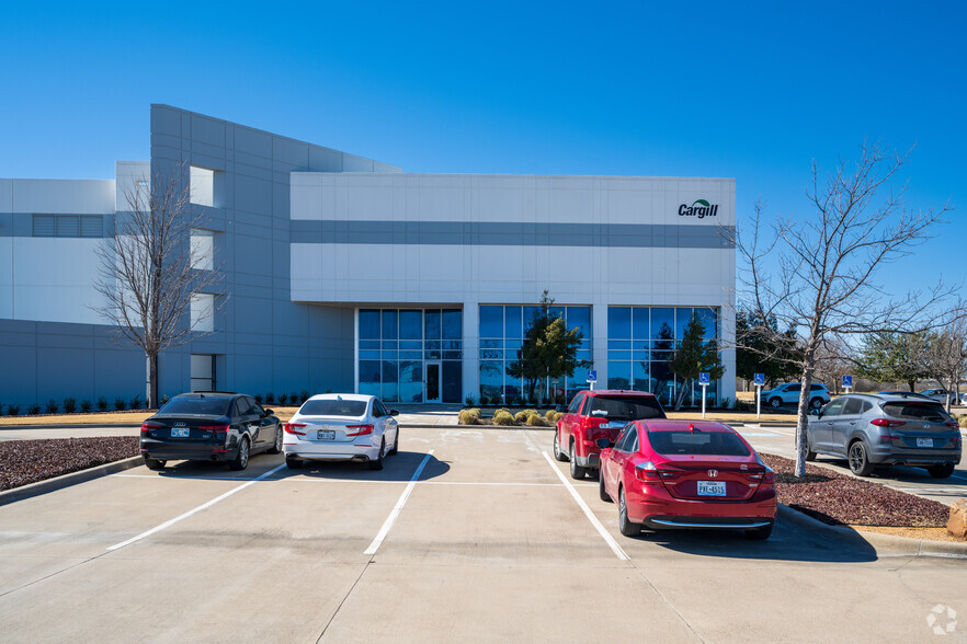 1200 Intermodal Pky, Haslet, TX for rent - Primary Photo - Image 1 of 7