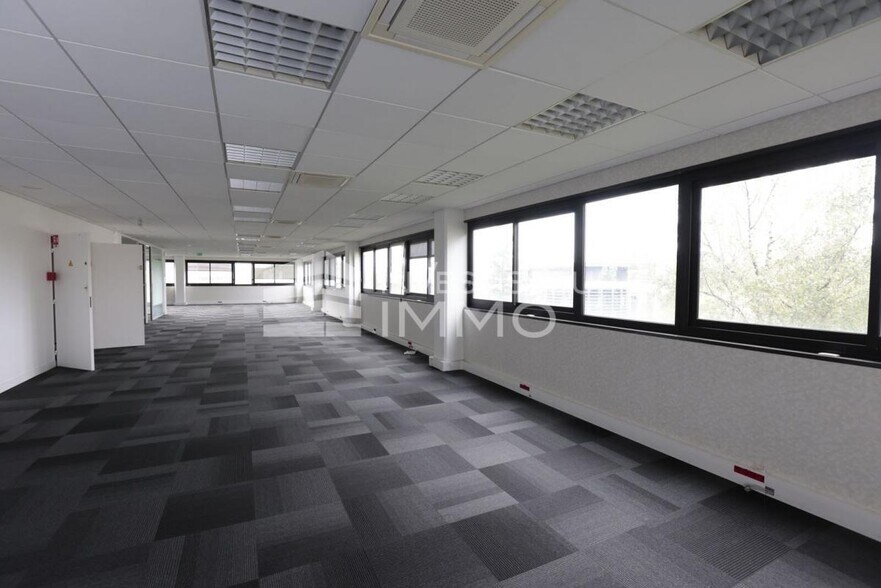 Office in Antony to rent - Interior Photo - Image 3 of 4