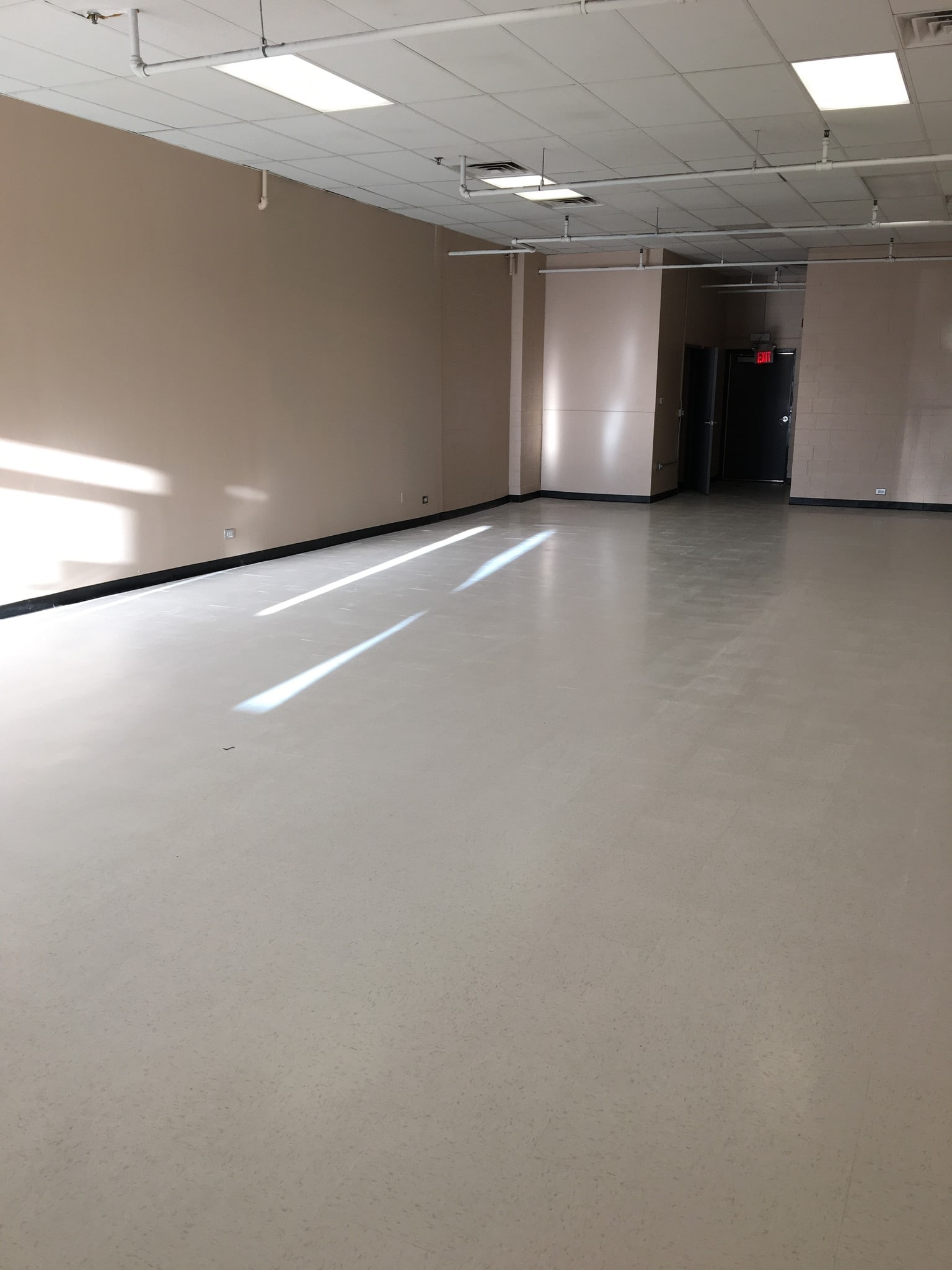 925-929 S York St, Elmhurst, IL to rent Interior Photo- Image 1 of 1