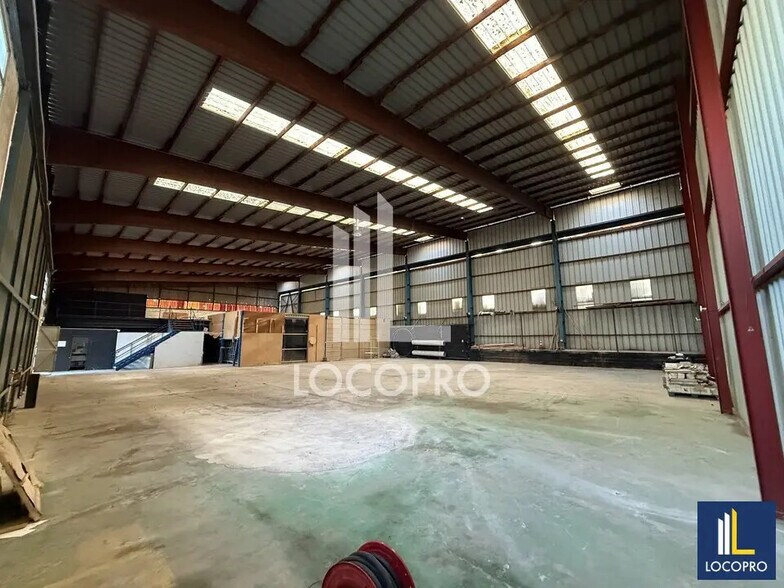 Light Industrial in Cannes to rent - Primary Photo - Image 2 of 7