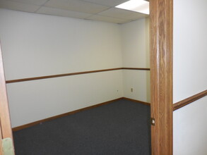 217 Wisconsin Ave, Waukesha, WI for rent Interior Photo- Image 2 of 4