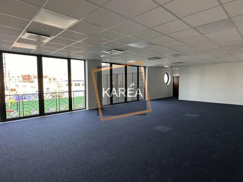 Office in Chessy to rent Interior Photo- Image 1 of 6