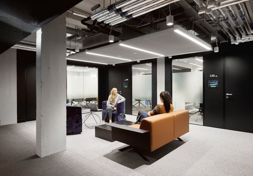 98 Theobalds Rd, London to rent - Building Photo - Image 2 of 4