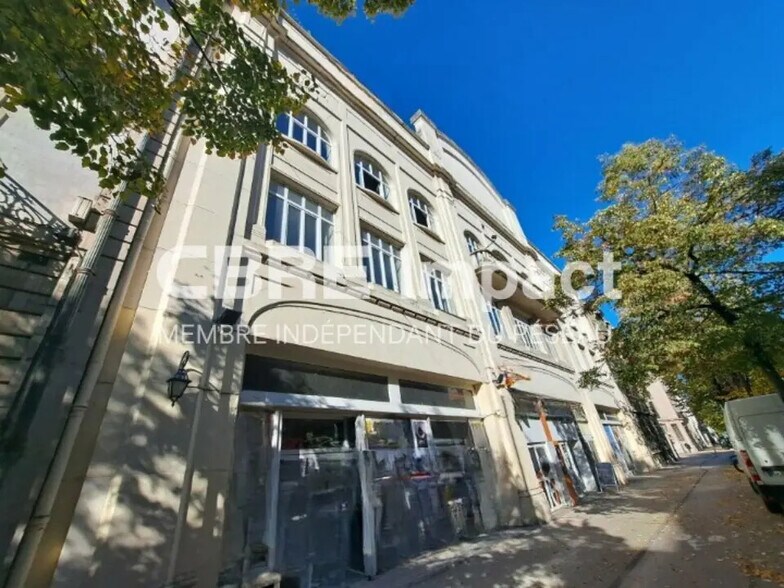 Retail in Dijon to rent - Building Photo - Image 2 of 5