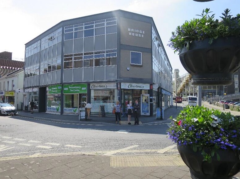 Courtenay St, Newton Abbot to rent Primary Photo- Image 1 of 3